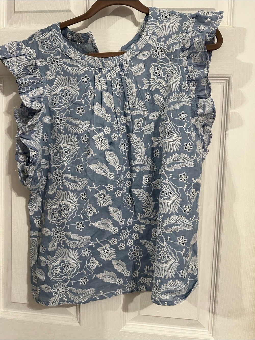 Ultra pink Light Blue Floral Embroidered Cap-Sleeve Top large
100%cotton - Picture 2 of 5